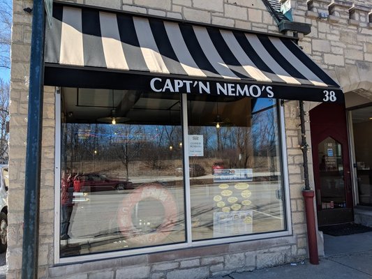 Capt'n Nemo's Winnetka by null