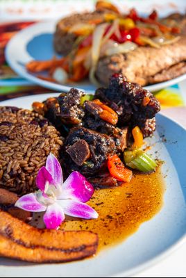 Cocobreeze Caribbean Restaurant and Bakery by null