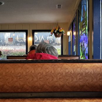 Tres Cafe - people sitting at a table in a restaurant - Breakfast & Brunch Near Me - Galesburg, Illinois