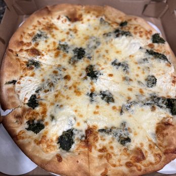 Leonardo's Pizza - White Pizza with spinach, medium - Pizza Near Me - Norwalk, Connecticut