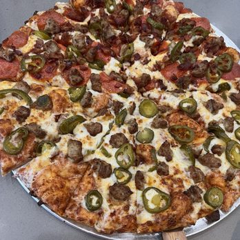Round Table Pizza - Create Your Own Pizza Large 14" - Pizza Near Me - Richmond, Texas