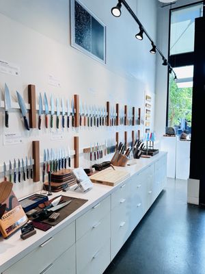 New West Knifeworks & MTN MAN Toy Shop by null