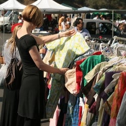 Rose Bowl Flea Market - Photo from http://www.rgcshows.com