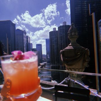 LH Rooftop - Forever summer + great view - Cocktail Bars Near Me - Chicago, Illinois