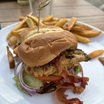 Pier 16 - chicken sandwich - Cocktail Bars Near Me - Tybee Island, Georgia