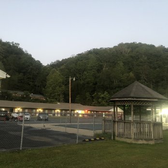 Little Abner Motel and Restaurant - Main Motel w pool out front - Hotels Near Me - Slade, Kentucky Little Abner Motel and Restaurant - Main Motel w pool out front - Hotels Near Me - Slade, Kentucky