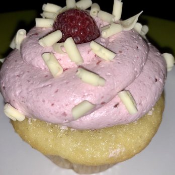 Molly's Cupcakes - White chocolate raspberry - Desserts Near Me - Chicago, Illinois