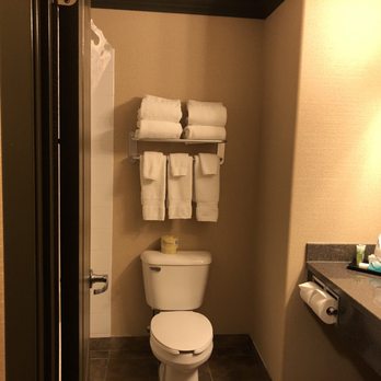 Pomeroy Hotel Fort St. John - Bathroom - Hotels Near Me - Fort Saint John, British Columbia Pomeroy Hotel Fort St. John - Bathroom - Hotels Near Me - Fort Saint John, British Columbia