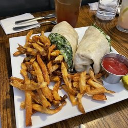 Riley’s East - Chicken wrap