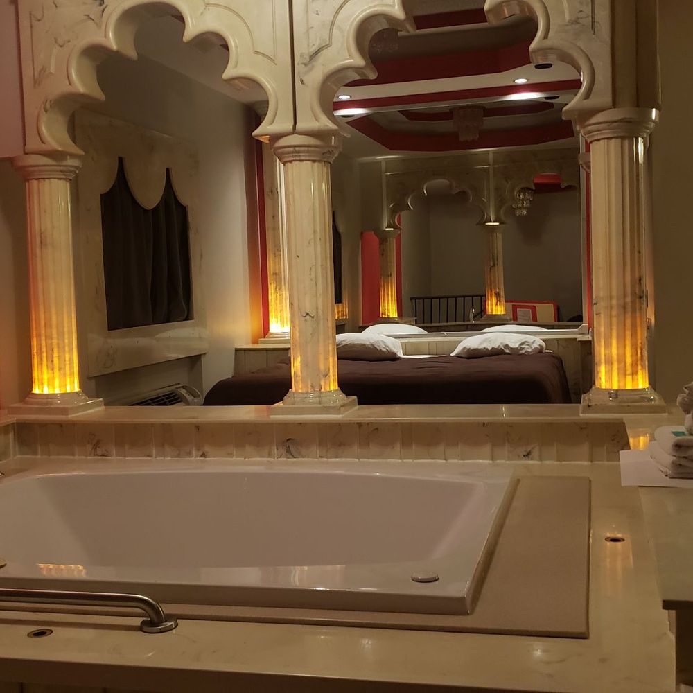 Motels With Jacuzzi Tub in Room Brooklyn, NY - Last Updated August 2025 -  Yelp