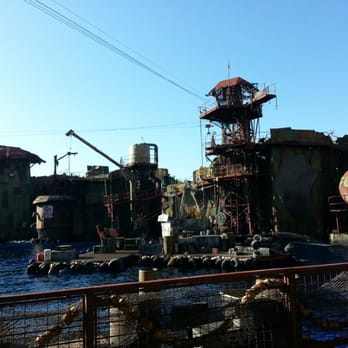 WaterWorld - Waiting for the show to start - Amusement Parks Near Me - Universal City, California WaterWorld - Waiting for the show to start - Amusement Parks Near Me - Universal City, California