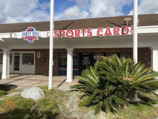 Honey Hole Collectibles by null