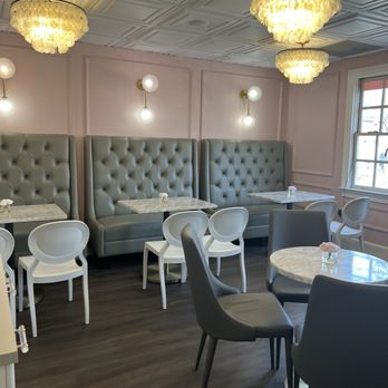 Mocatinas - Main dining room - Desserts Near Me - Leesburg, Virginia