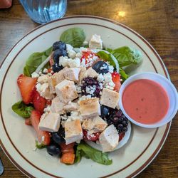 Farlaino's Cafe - Spinach Berry Salad