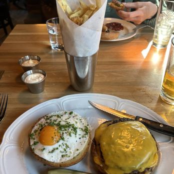 Au Cheval - Single cheeseburger - Bars Near Me - Chicago, Illinois