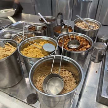 sweetgreen - Healthy Salads, Wraps, and Bowls - Crunchy toppings - Salad Near Me - Marina Del Rey, California sweetgreen - Healthy Salads, Wraps, and Bowls - Crunchy toppings - Salad Near Me - Marina Del Rey, California