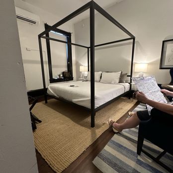Hotel Giles - Room #24 (upstairs) - Hotels Near Me - Comfort, Texas