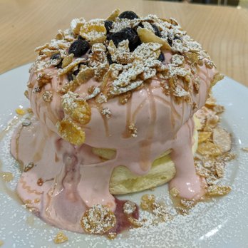 Cloud Nine Cafe Hawaii - Strawberry Cream with Fruits souffle pancakes - Desserts Near Me - Honolulu, Hawaii