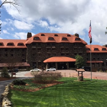 Sunset Terrace - Front of the building. Love the old style look it has - Seafood Near Me - Asheville, North Carolina