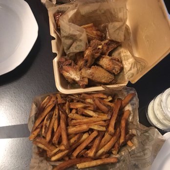 Wingstop - Chicken Wings Near Me - Tarzana, California