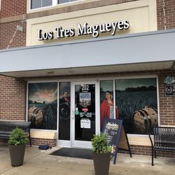 Los Tres Magueyes - Exterior