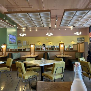 Waking Daisy - Inside - Breakfast & Brunch Near Me - Brookfield, Wisconsin