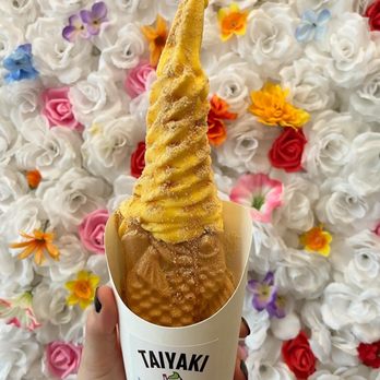 Taiyaki Chicago - Taiyaki w/ Mango Ice Cream - Desserts Near Me - Chicago, Illinois