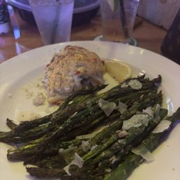 Stuffed flounder and asparagus
