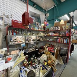 Antique Mall of Mansfield - Inside