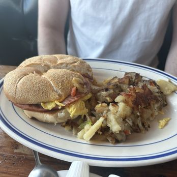 Broadway Diner - Diners Near Me - Hicksville, New York Broadway Diner - Diners Near Me - Hicksville, New York