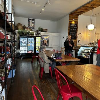 Gigi Blin - people in a coffee shop - Cafes Near Me - Vancouver, British Columbia