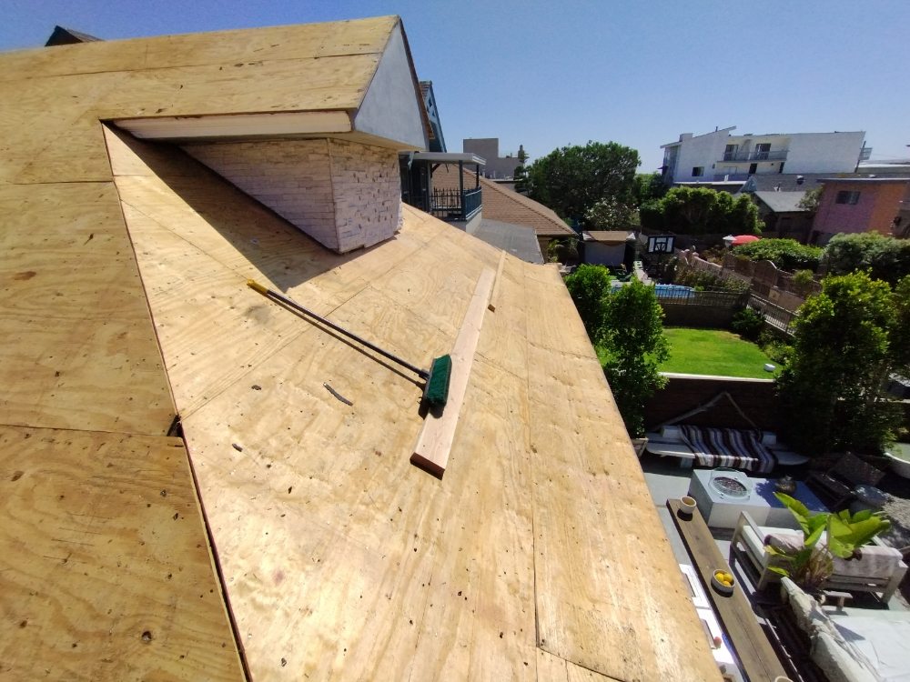 Slide of Mr Roofing Specialist