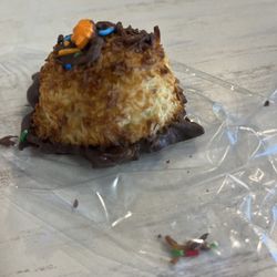 The Silver Lining Cafe - Macaroon