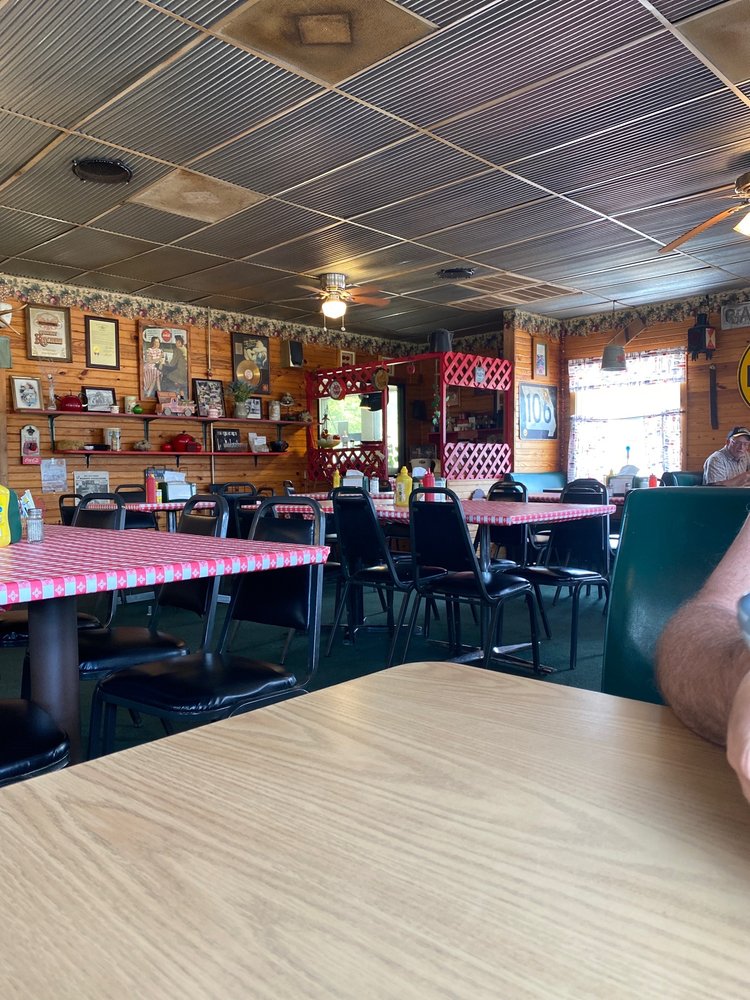 Flossie's Apple Barrel Logo