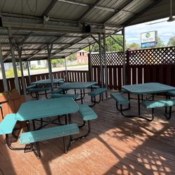 Big Time Pizza - Outdoor patio.