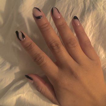 Bliss Nail Lounge - Right hand - Nail Salons Near Me - Arlington, Virginia Bliss Nail Lounge - Right hand - Nail Salons Near Me - Arlington, Virginia