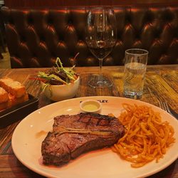 Bull & Castle - Steak salad polenta