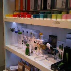 Stiletti - Boxen und Tassen in Pantone Farben