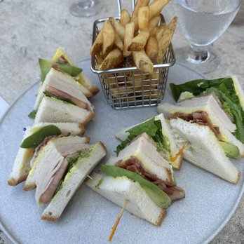 Dancing Bears Restaurant - Turkey BLT - American Near Me - Lake Placid, New York