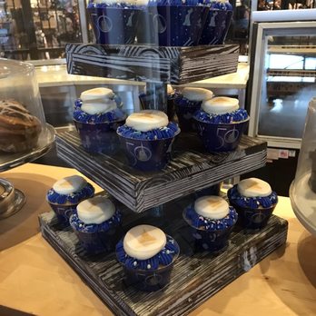 Cafe Rix - Cupcakes - Desserts Near Me - Lake Buena Vista, Florida