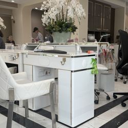 Novalice Krystal Nails and Spa