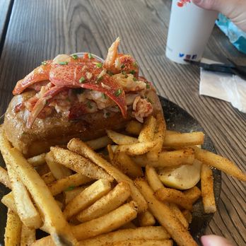 Hook & Anchor - Lobster Roll - Seafood Near Me - Costa Mesa, California Hook & Anchor - Lobster Roll - Seafood Near Me - Costa Mesa, California