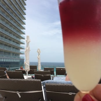 Secrets The Vine Cancun - Cocktails at the PC pool - Hotels Near Me - Cancún, ROO Secrets The Vine Cancun - Cocktails at the PC pool - Hotels Near Me - Cancún, ROO