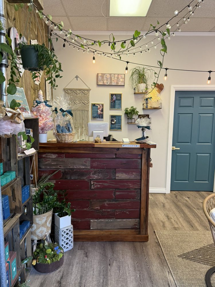 Amber’s Wellness  Logo