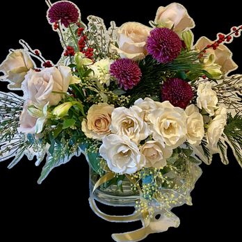 The Flower Messenger - Snowy Holiday Arrangements to elevate your table this season! - Florists Near Me The Flower Messenger - Snowy Holiday Arrangements to elevate your table this season! - Florists Near Me