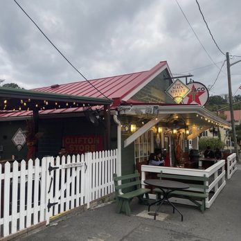 The Main Street Pub - New American Near Me - Clifton, Virginia