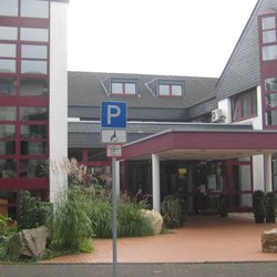 AZK Arbeitnehmerzentrum Königswinter - Eingang vom AZK