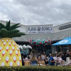 Playa Bowls - Grand opening day!!