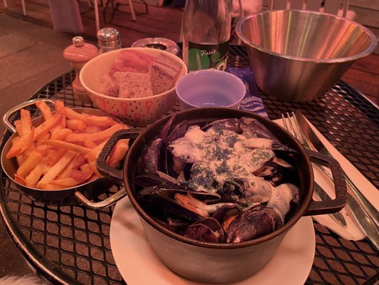 Huguette, Bistro de la mer by null