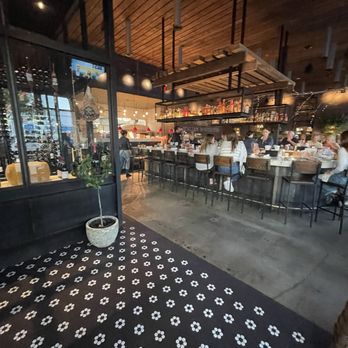 Mercato Italian Kitchen & Bar-Canton - Entrance / bar area - Italian Near Me - Canton, Connecticut